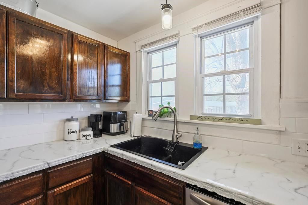 802 Heylman Street — photo 10