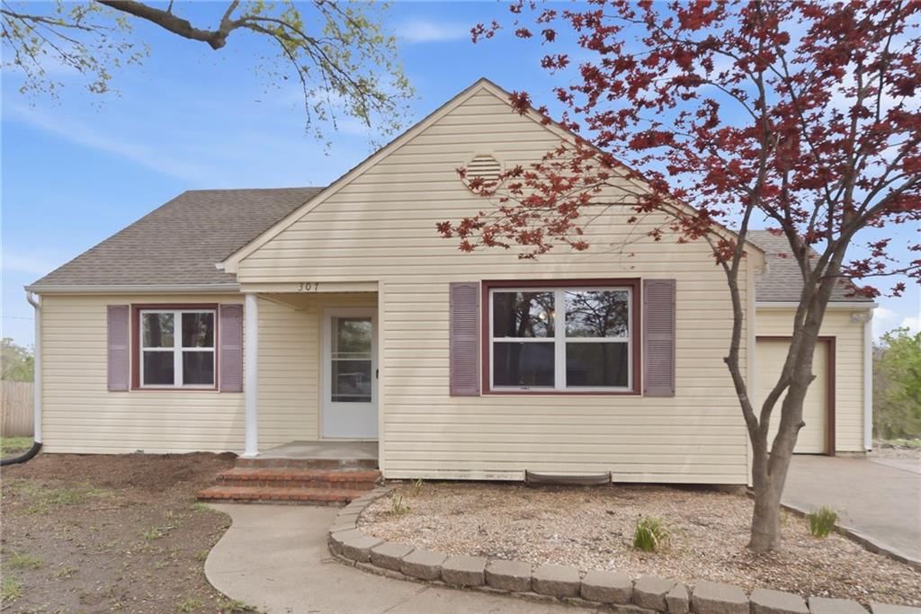 307 E Orchard Street, Odessa, MO