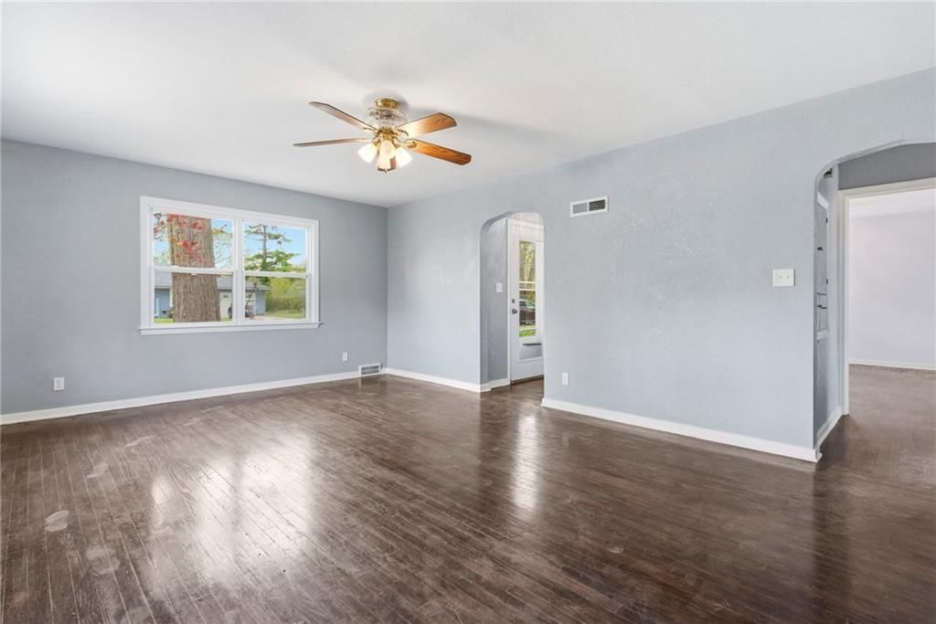 307 E Orchard Street — photo 5