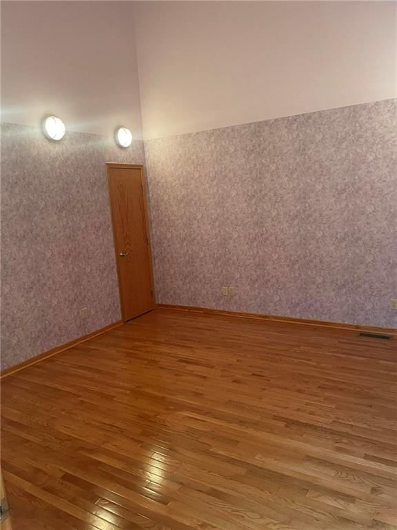 2401 N Woodbine Road — photo 15