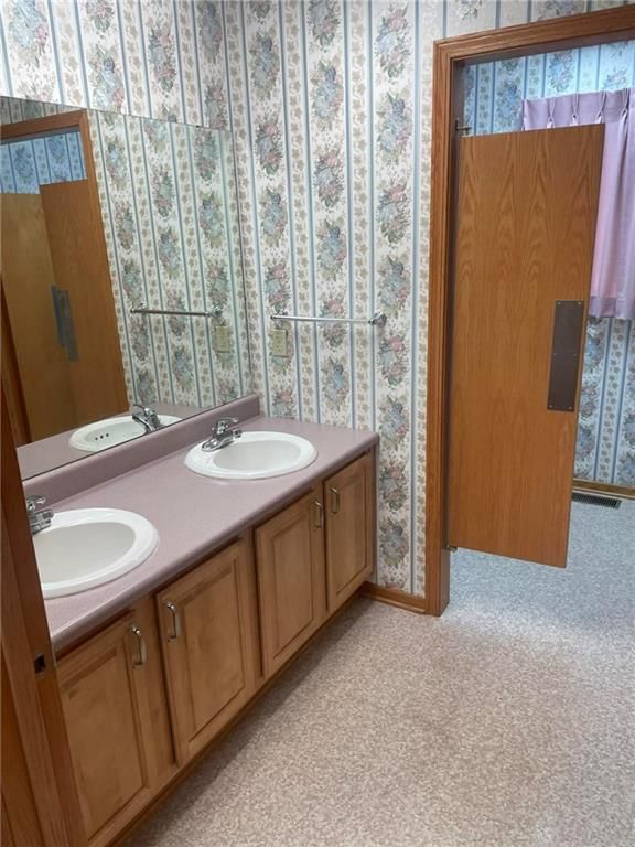 2401 N Woodbine Road — photo 17