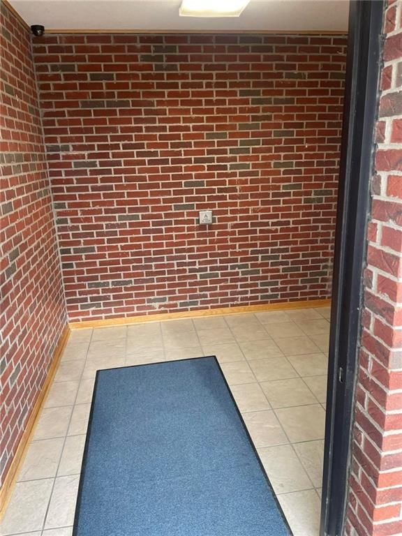 2401 N Woodbine Road — photo 30
