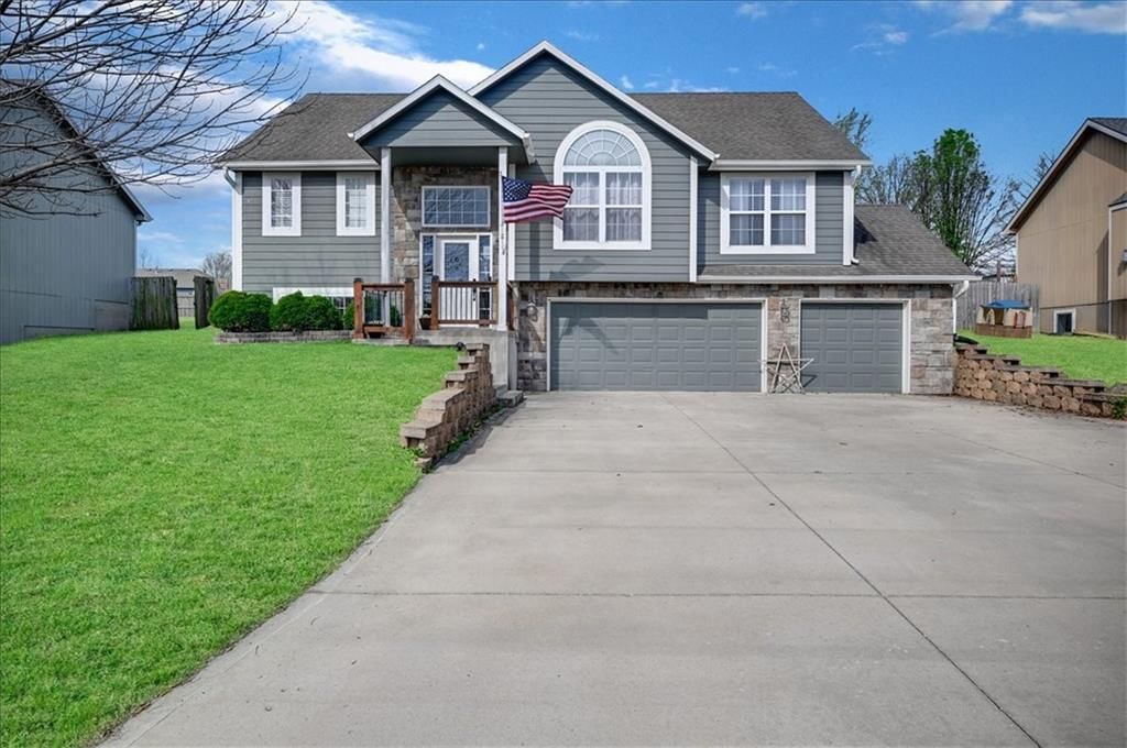 218 S Melrose Lane, Tonganoxie, KS