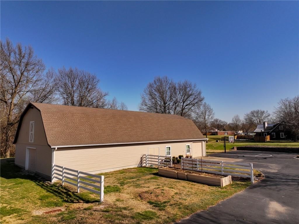 304 Reavley Drive — photo 4