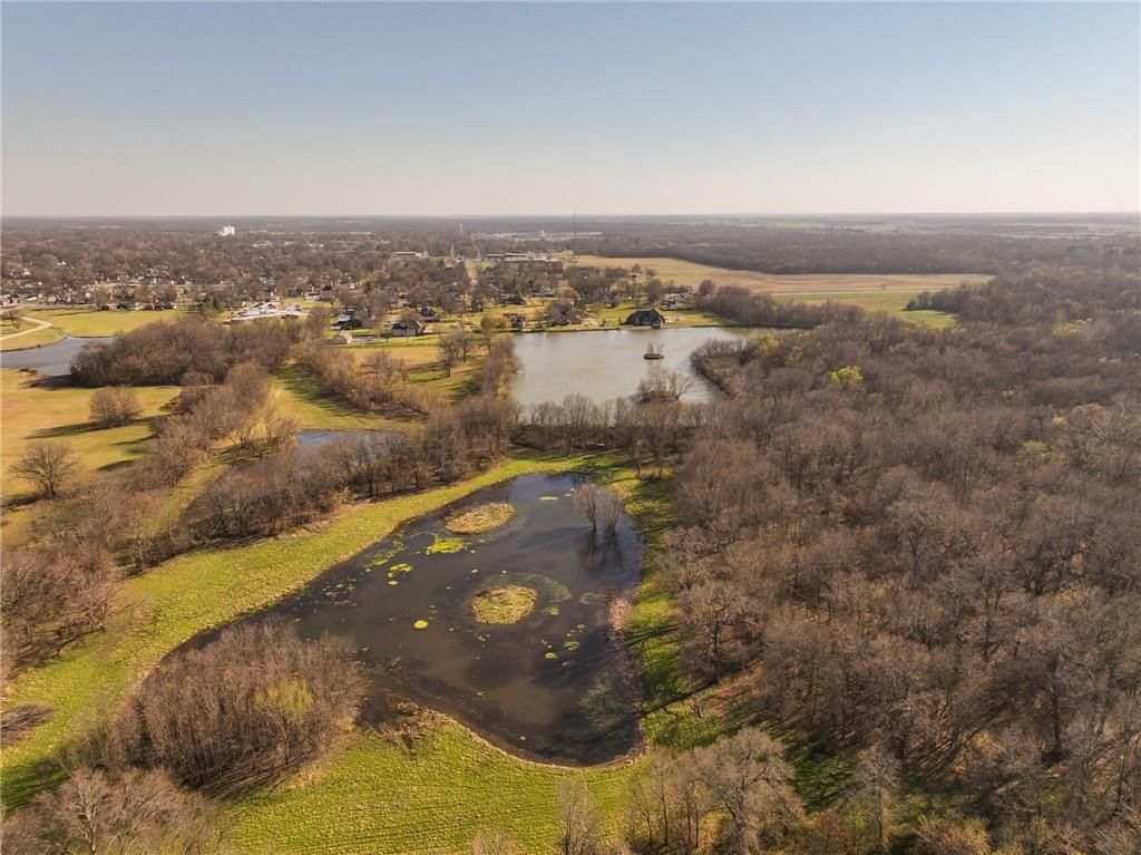 304 Reavley Drive — photo 12