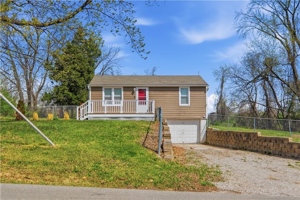 6200 NE Russell Road — photo 4