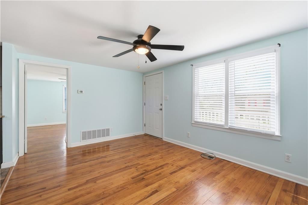 6200 NE Russell Road — photo 8
