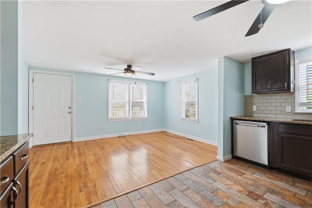 6200 NE Russell Road — photo 10