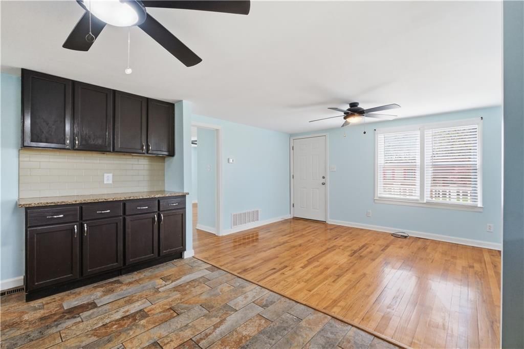6200 NE Russell Road — photo 11