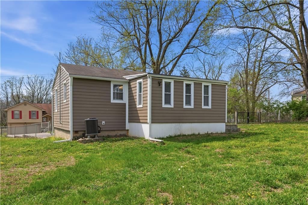 6200 NE Russell Road — photo 25