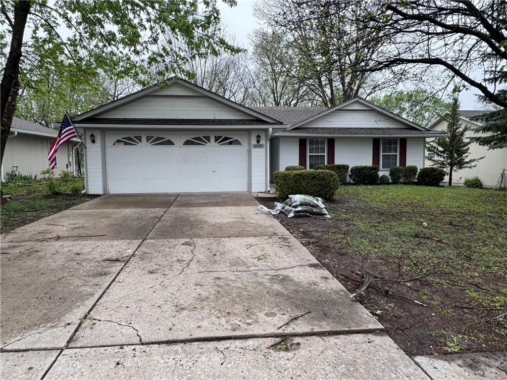 1608 N Lazy Branch Road, Independence, MO