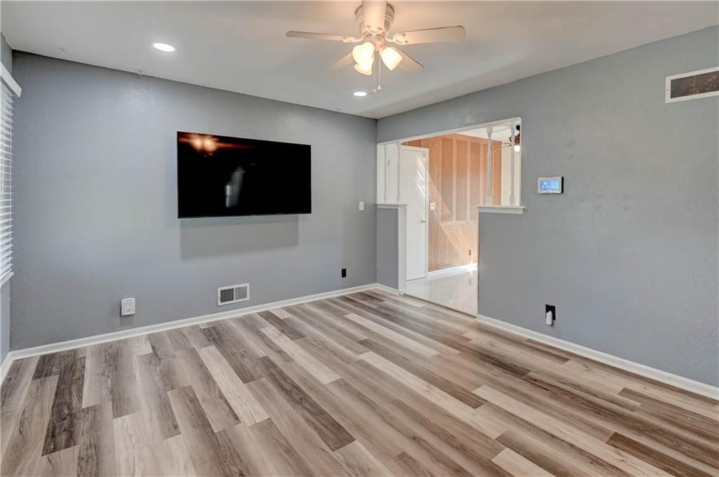 11003 Herrick Avenue — photo 6