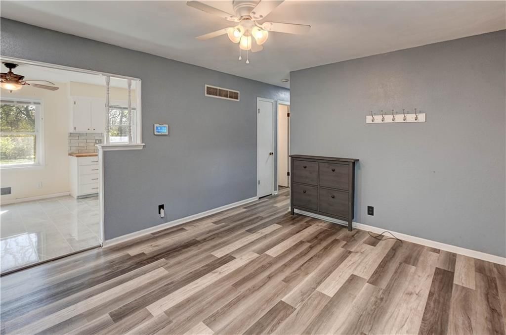 11003 Herrick Avenue — photo 9