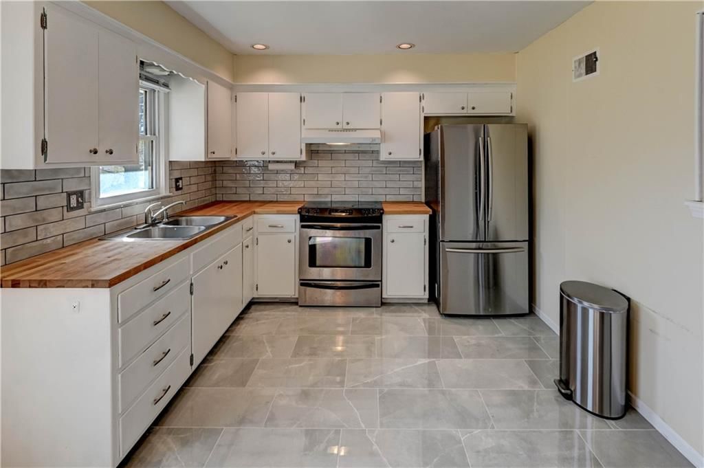 11003 Herrick Avenue — photo 10
