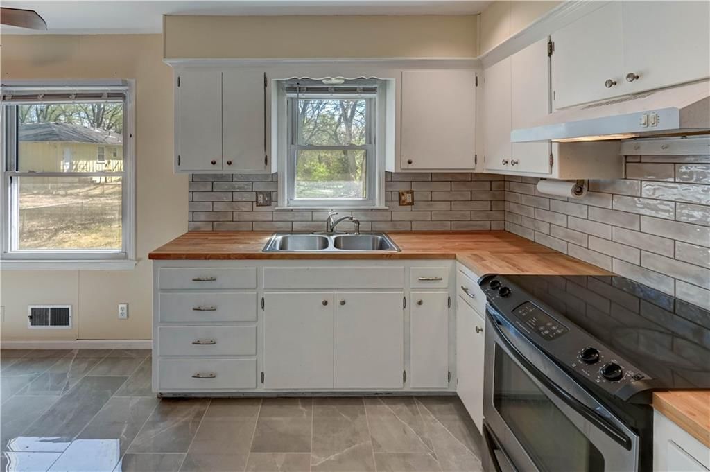 11003 Herrick Avenue — photo 12