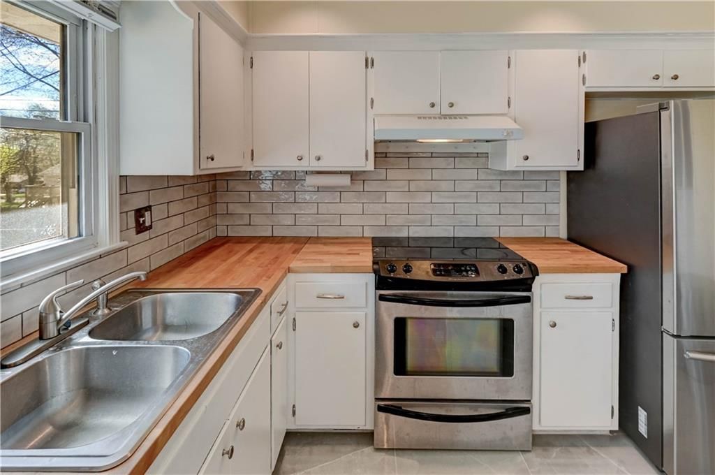 11003 Herrick Avenue — photo 13