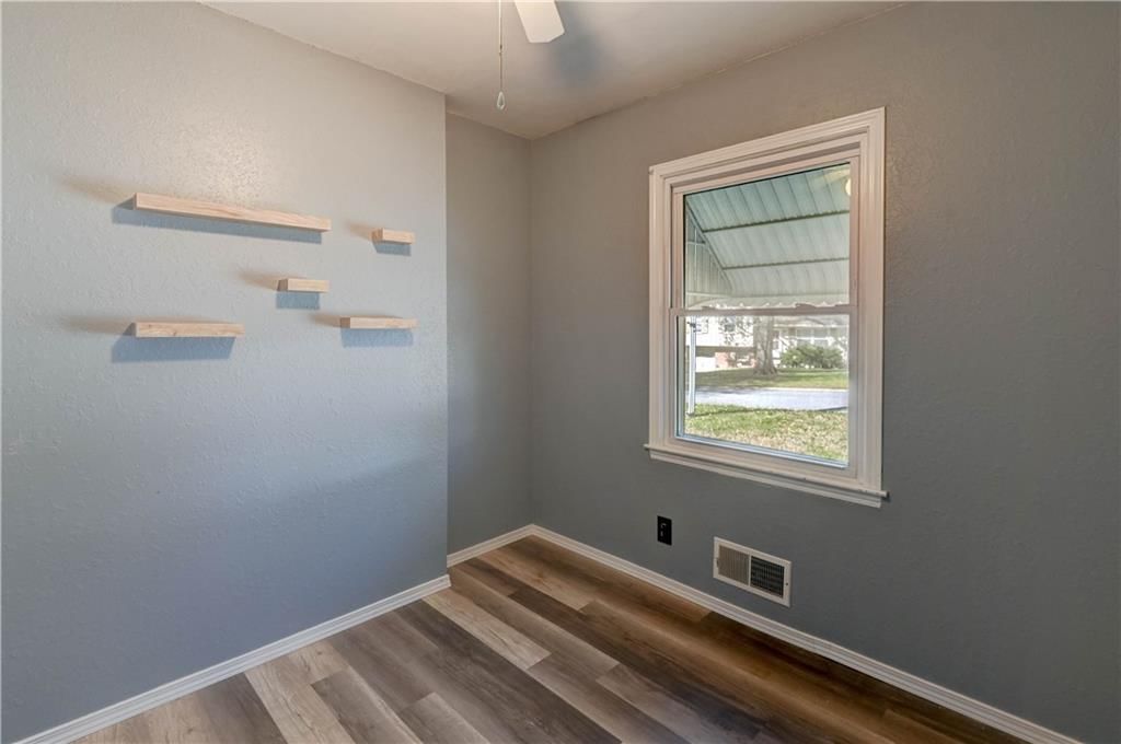11003 Herrick Avenue — photo 23