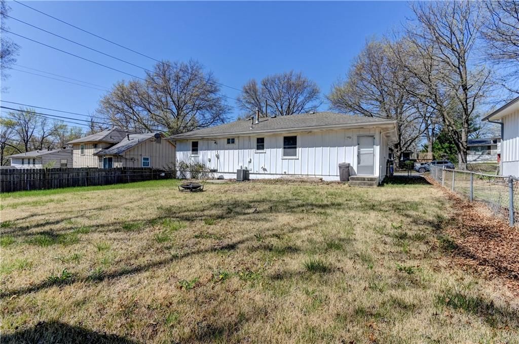 11003 Herrick Avenue — photo 31