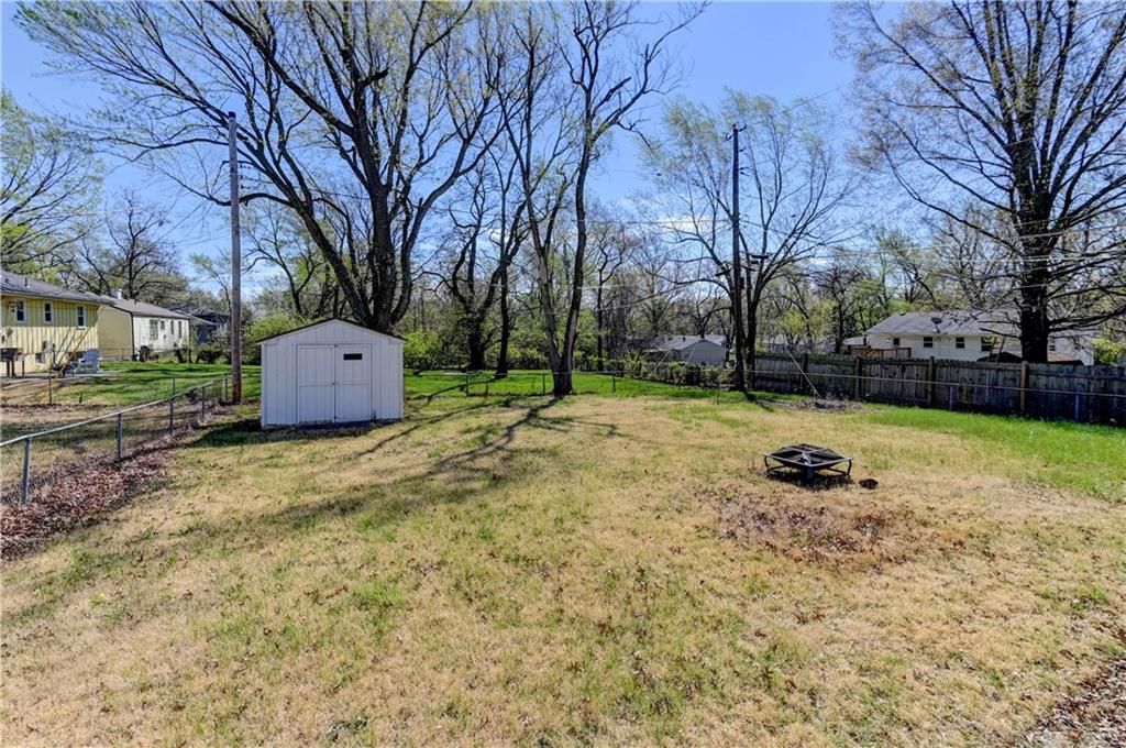 11003 Herrick Avenue — photo 32