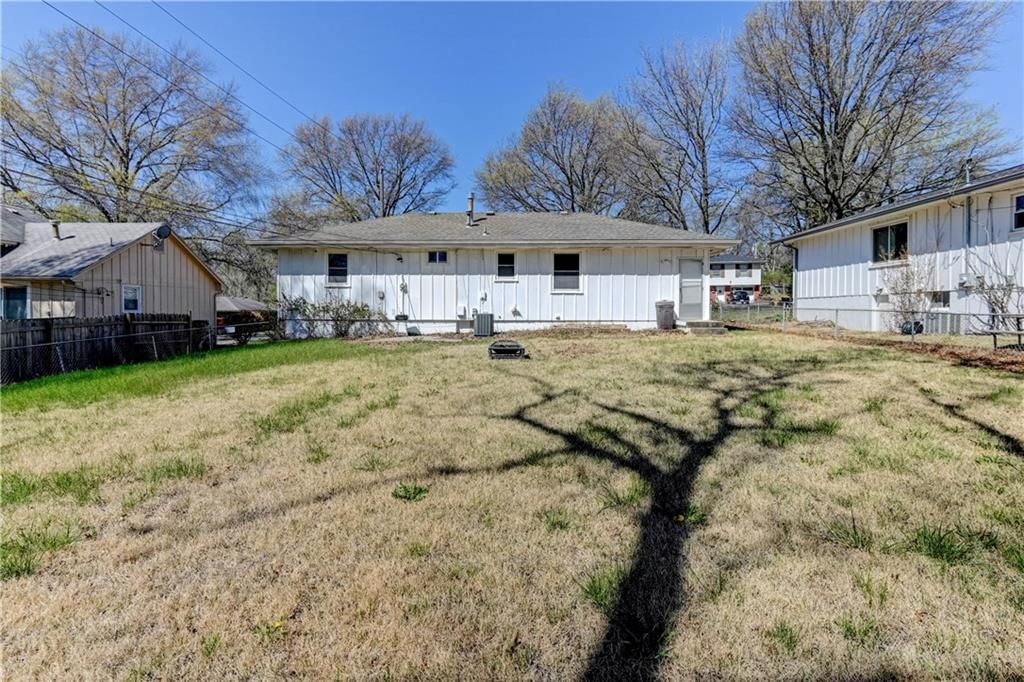 11003 Herrick Avenue — photo 35