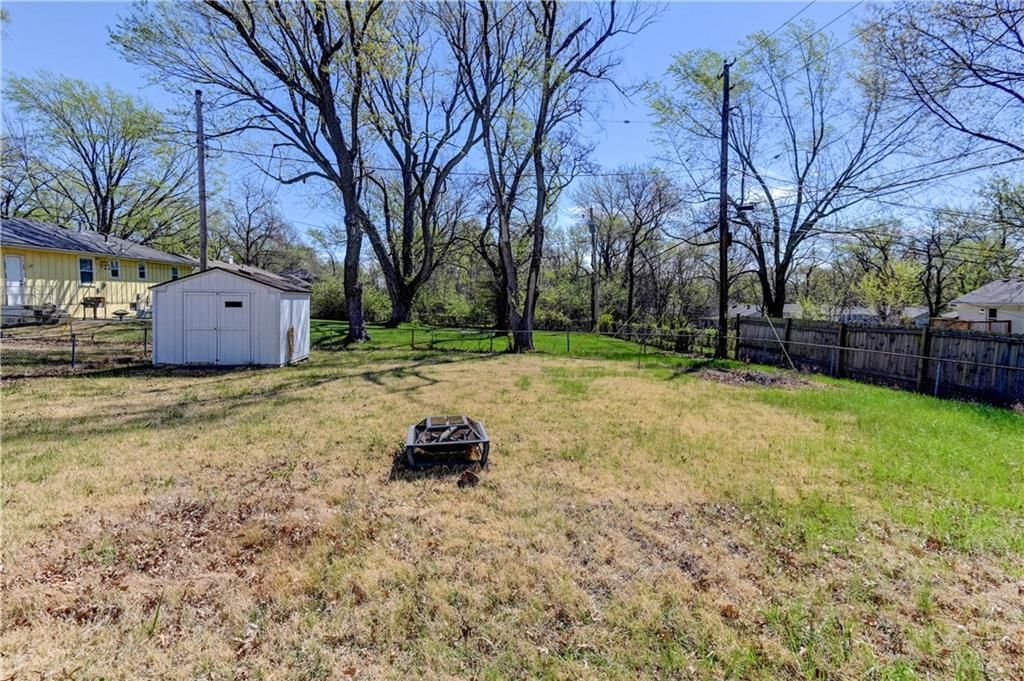 11003 Herrick Avenue — photo 36