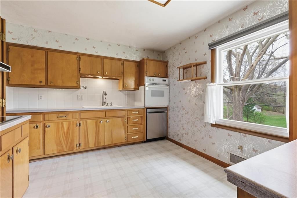 8717 W 73rd Street — photo 9