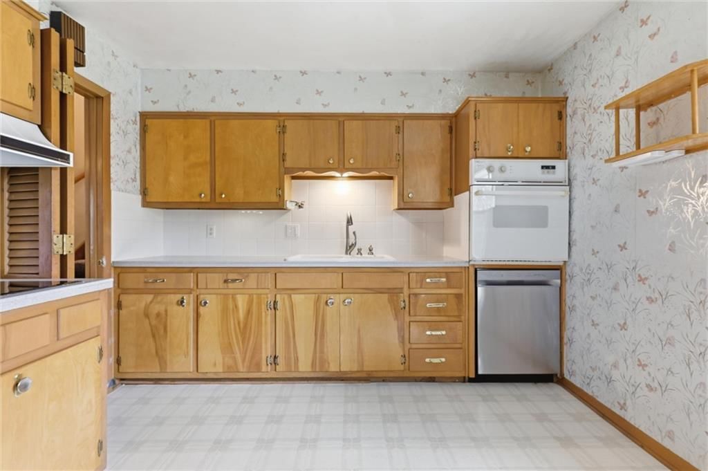 8717 W 73rd Street — photo 10