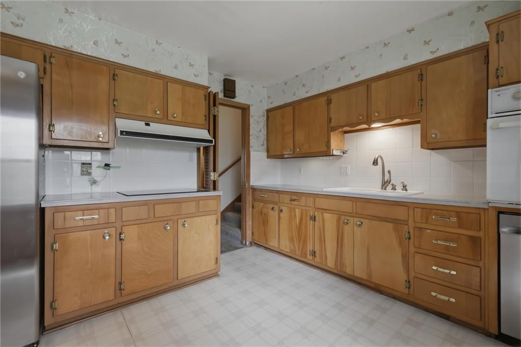 8717 W 73rd Street — photo 12