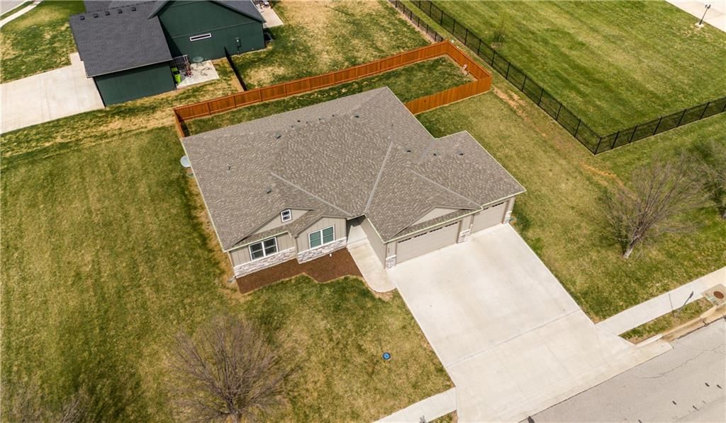 2500 Burris Drive — photo 2