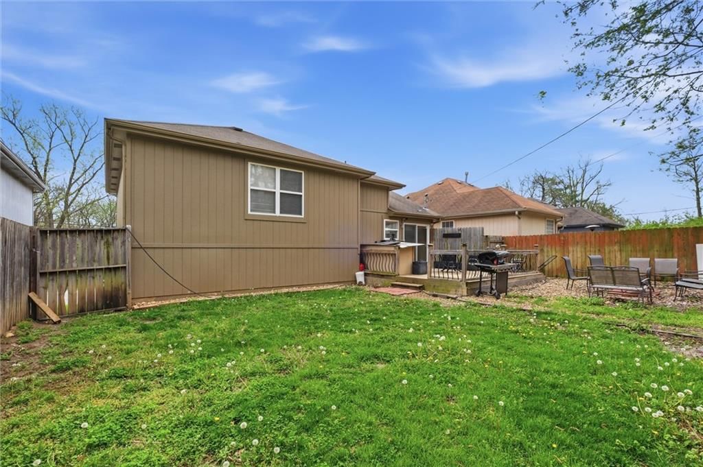 8308 Prospect Avenue — photo 32