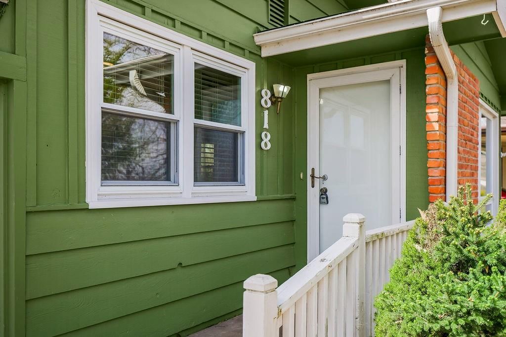 818 NW South Shore Drive — photo 2