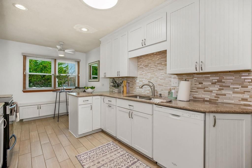 818 NW South Shore Drive — photo 8