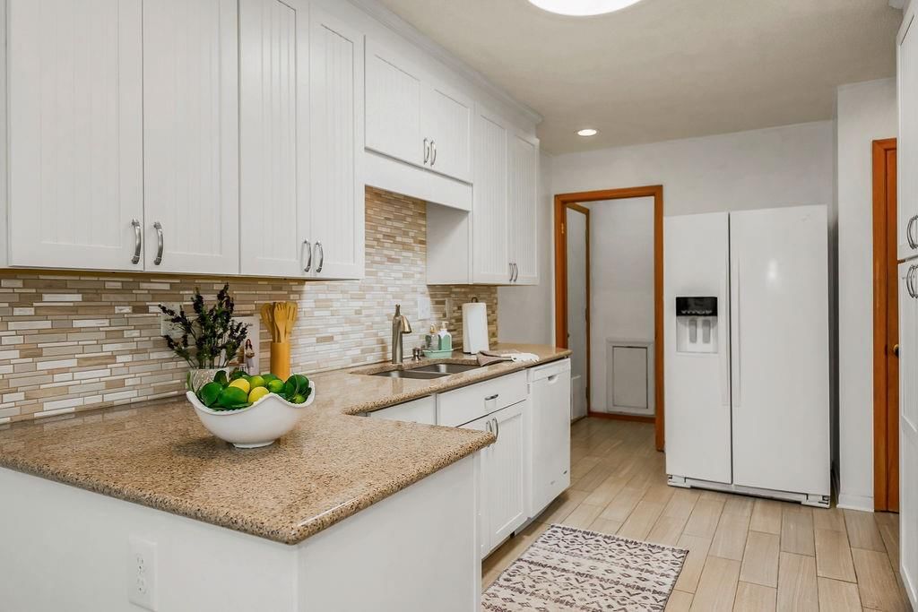 818 NW South Shore Drive — photo 9