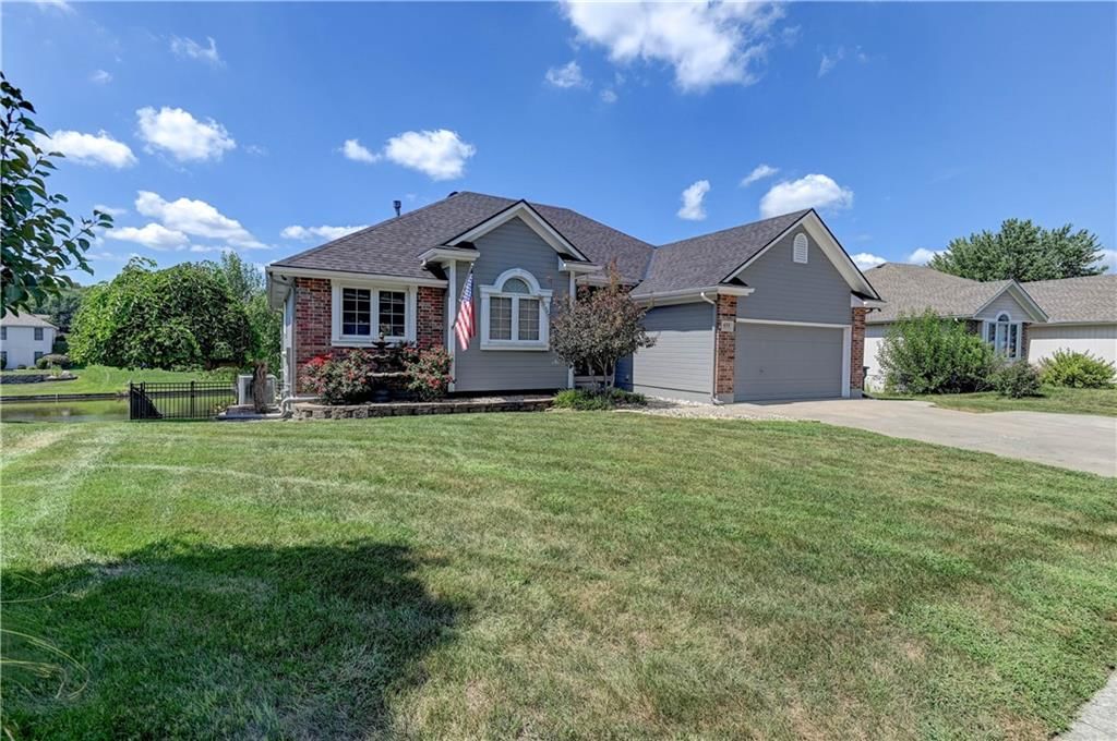 632 SW Lakeview Drive — photo 3