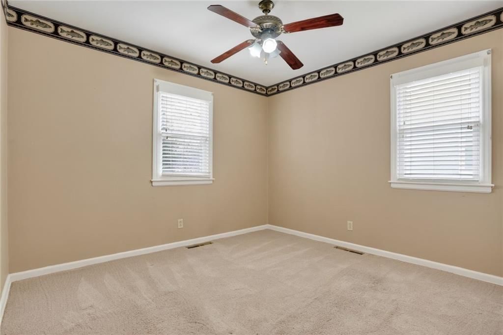 1605 N Hocker Avenue — photo 8