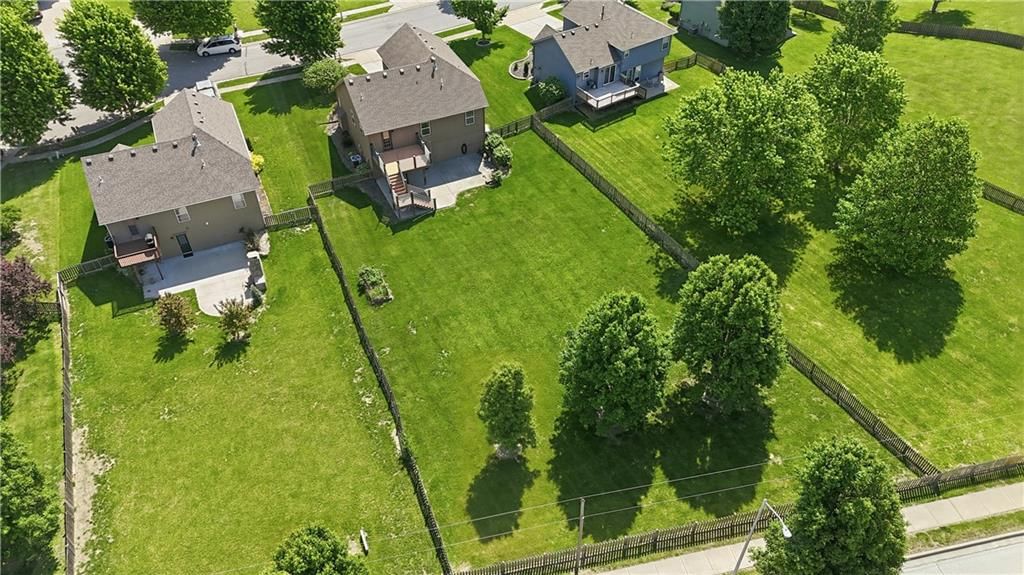 11428 N Ewing Avenue — photo 32