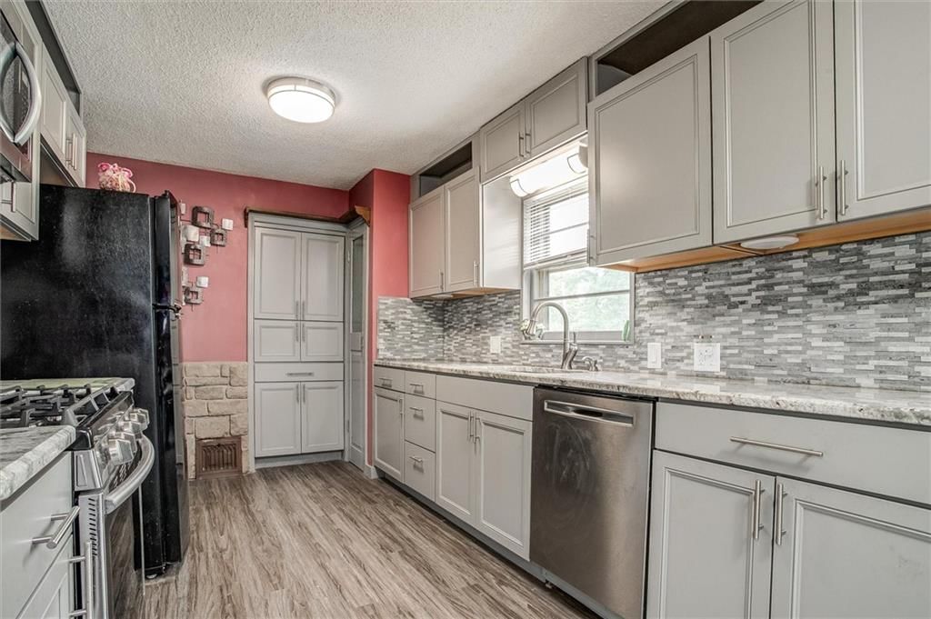 832 W 30th Street — photo 14