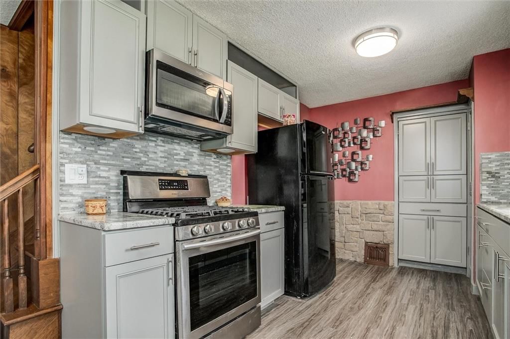 832 W 30th Street — photo 15