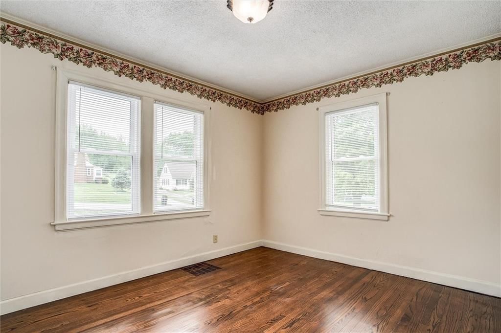 832 W 30th Street — photo 16
