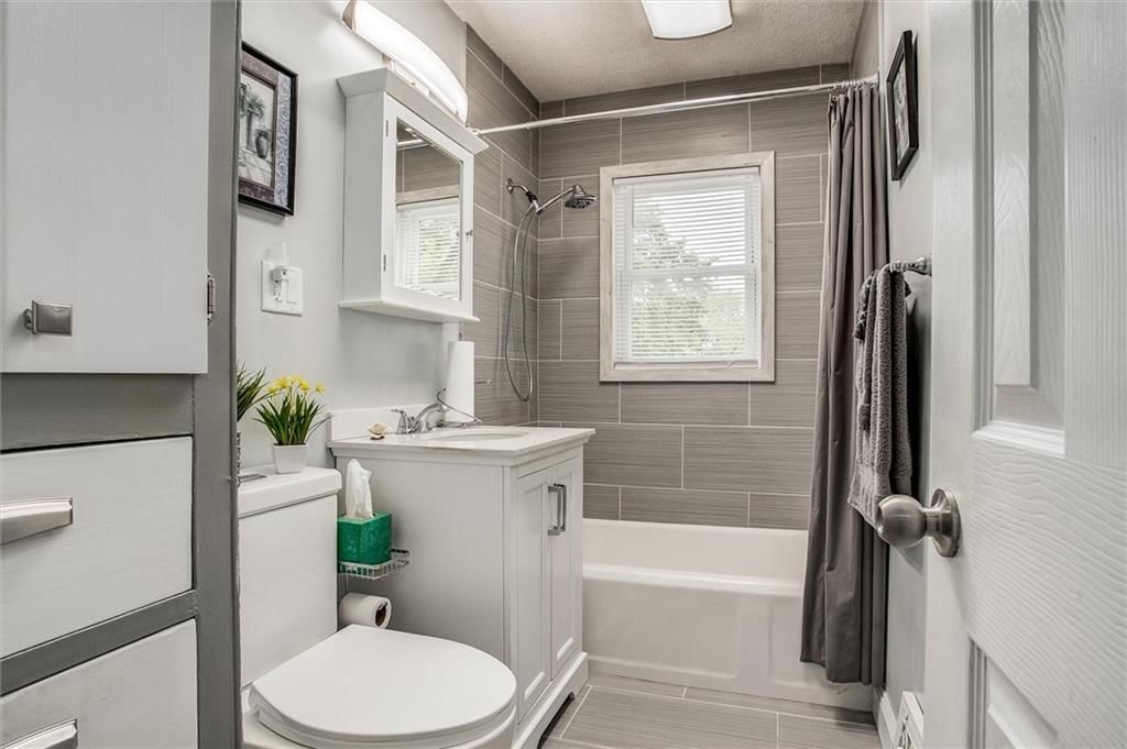 832 W 30th Street — photo 18