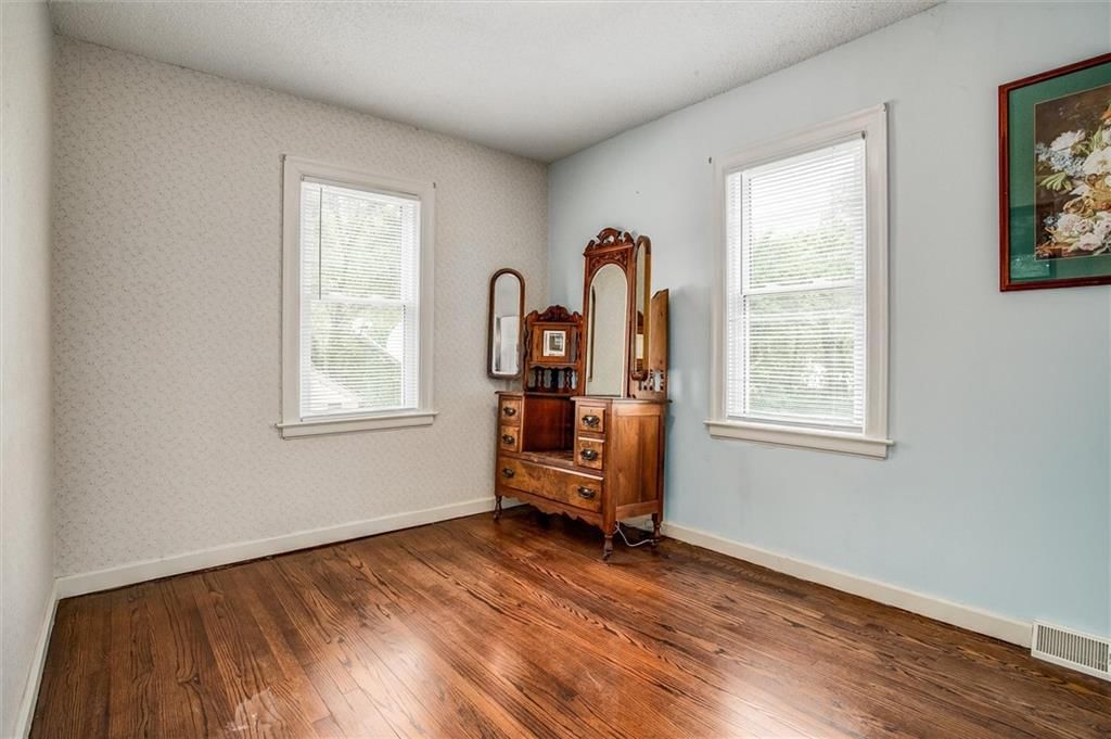 832 W 30th Street — photo 19