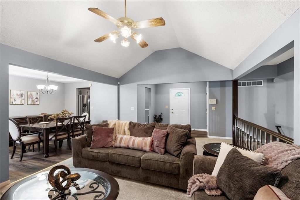 1204 NE Hendrix Drive — photo 3