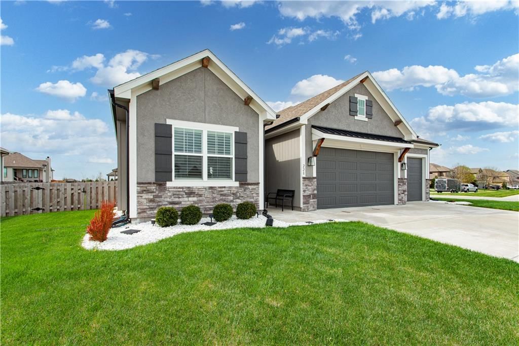 228 SW Davenport Drive — photo 33