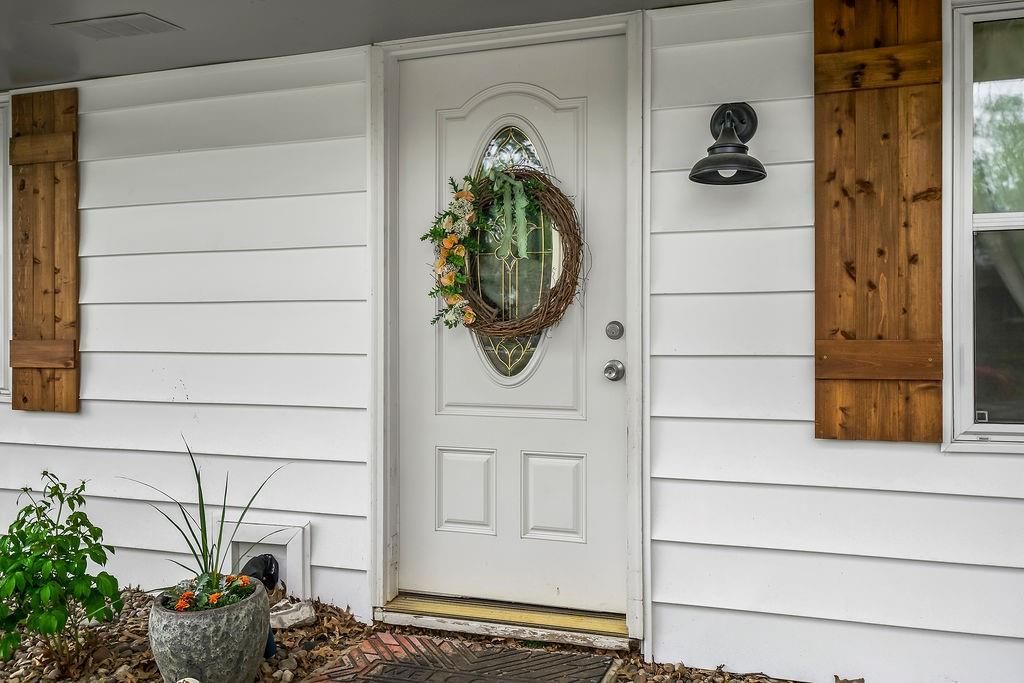 321 Holiday Drive — photo 2