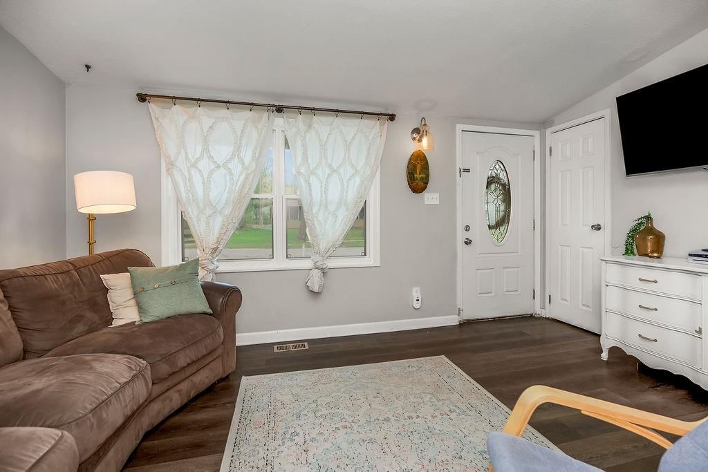 321 Holiday Drive — photo 3