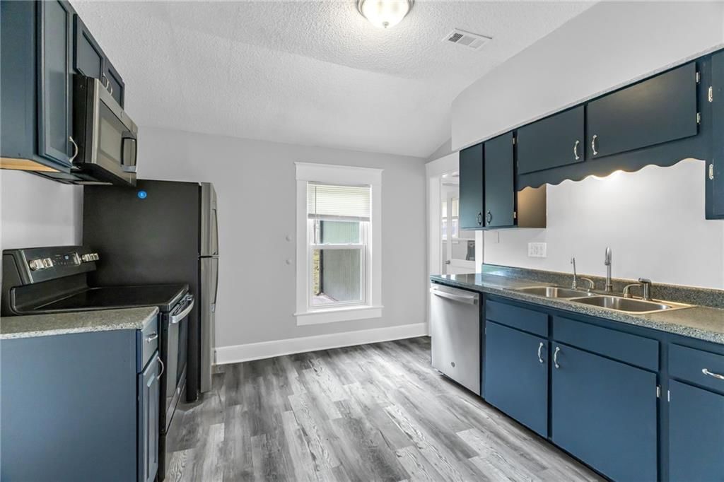 439 Ford Street — photo 13