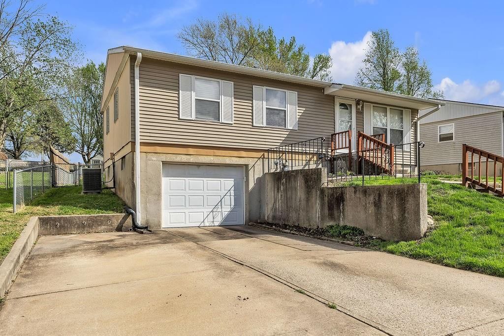 2503 Cypress Avenue — photo 2