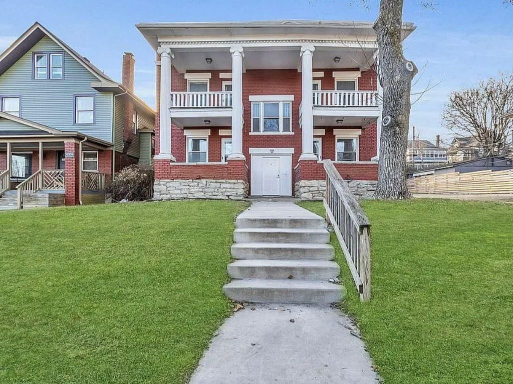 4330 Troost Avenue — photo 2