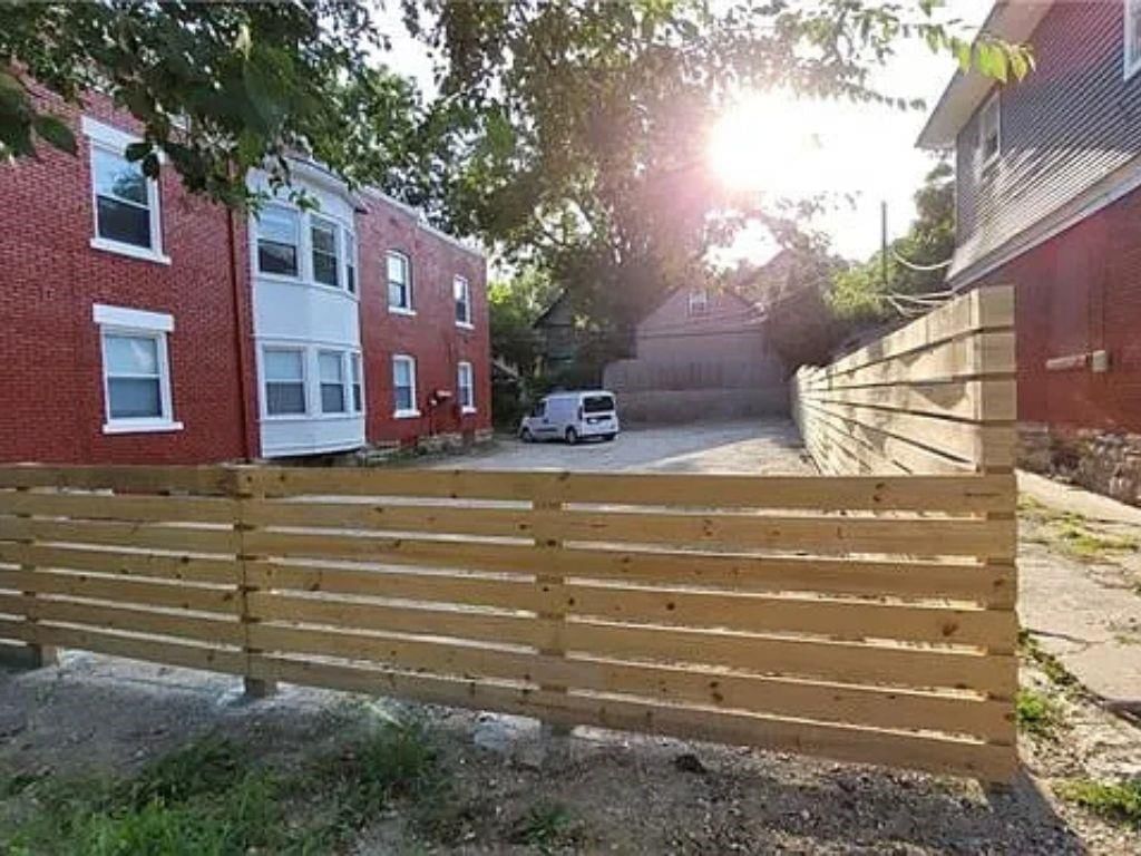 4326 Troost Avenue — photo 2