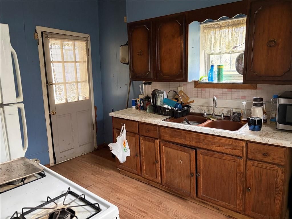 831 Reynolds Avenue — photo 3